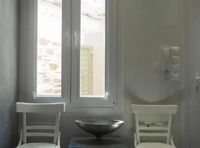 Molly's House 에르무폴리